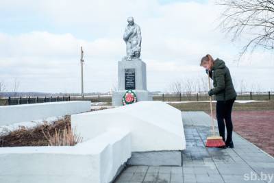 Жители Гродненского района привели в порядок мемориал, посвященный уничтожению деревни Пузовичи - grodnonews.by - район Гродненский