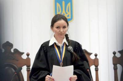 Петр Порошенко - Верховный Суд вернул одиозной судье Царевич должность - from-ua.com - Киев