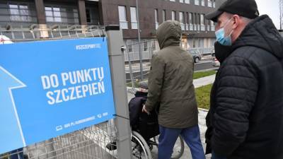 Адам Недзельский - Польша вводит трехнедельный локдаун из-за роста заболевших ковидом - vesti.ru