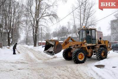 Сыктывкарцам напомнили правила уборки снега во дворах - bnkomi.ru - респ. Коми