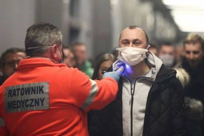 Адам Недзельский - Польша объявила тотальный карантин из-за ситуации с COVID - lenta.ua - Польша