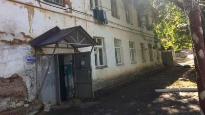 «Перед сыном с потолка упал кирпич»: жильцы саранского дома боятся за свою жизнь - riafan.ru - Саранск - республика Мордовия