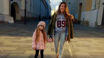 Фото в постели – шутка: мама 8-летней блогерши Миланы отрицает порнографию - 24tv.ua - Новости