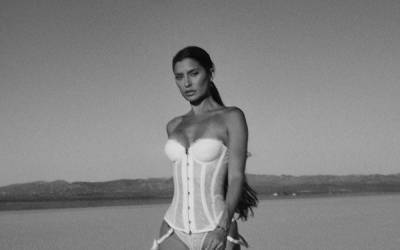 Сексуальная дизайнер снялась в откровенном нижнем белье посреди пустыни: горячие фото - 24tv.ua - Англия - county Williams