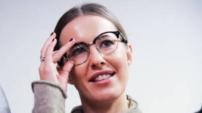 Ксения Собчак - Собчак появилась на светской вечеринке в костюме-скатерти - nation-news.ru