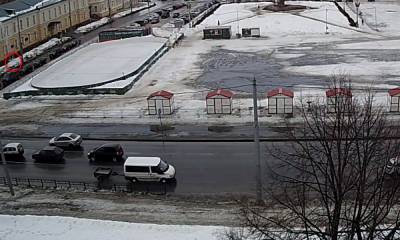 Снежная «лавина» обрушилась с крыши на женщину в Петрозаводске - gubdaily.ru - Петрозаводск