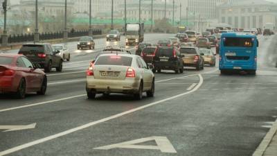 Водителям могут разрешить ездить ночью по автобусной полосе - vesti.ru