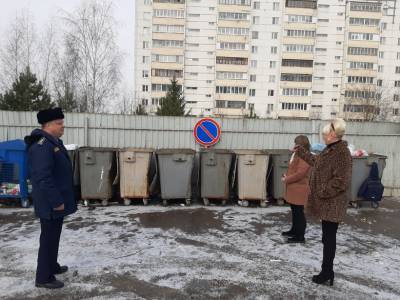 В Чехове проверили ситуацию с парковкой возле контейнерных площадок - runews24.ru - Московская обл.