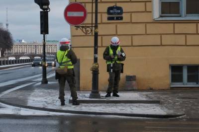 На набережной Фонтанки заметили патрульных в касках со звездой - neva.today - Ленинградская обл. - Санкт-Петербург