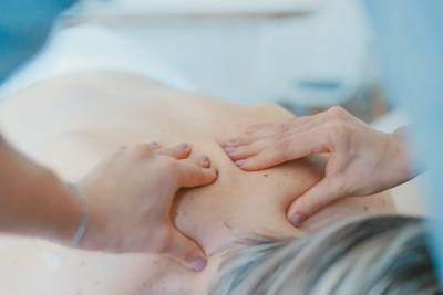 Насколько эффективен массаж и остеопатия для лечения боли в спине - 24tv.ua