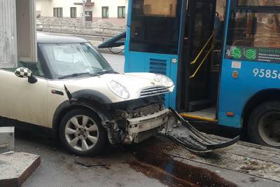 Уголовное дело возбудили после ДТП на Симферопольском бульваре - vm.ru - Москва - Ростовская обл.