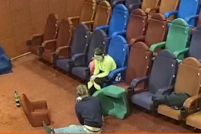 Парочка приятно провела ночь в петербургском кино и «может повторить» - spb.mk.ru