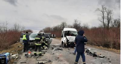 Автомобили раздробило, двое погибших: в Тернопольской области столкнулись бус и легковое авто - tsn.ua - Тернопольская обл. - Тернополь