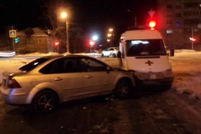 В Архангельске произошло ДТП с участием двух такси и автомобиля «скорой» - arh.mk.ru - Архангельск