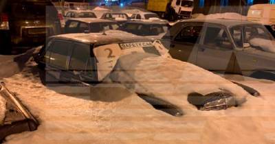 Владимир Попов - На парковке в Москве под слоем снега нашли раритетный Mercedes - moslenta.ru - Москва