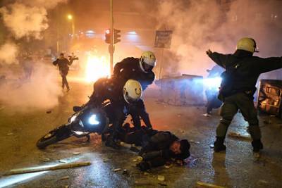 Белоруссия озаботилась жесткими разгонами протестов в Европе - lenta.ru - Англия - Лондон - Минск - Голландия - Гаага