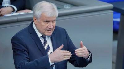Хорст Зеехофер - Министр внутренних дел Германии: «Мы не можем сидеть на карантине три года» - germania.one - Берлин