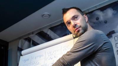 Давид Арахамия - Алексей Арестович - Спикеру Украины Арестовичу разрешили материться в соцсетях - riafan.ru - Киев