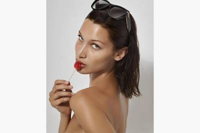 Белла Хадид - Marc Jacobs - Самая красивая женщина в мире снялась топлес для рекламы популярного бренда - lenta.ru