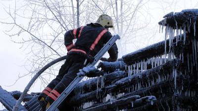 Уточняется число жертв пожара в частном доме в Пермском крае - iz.ru - Пермский край - Лесосибирск