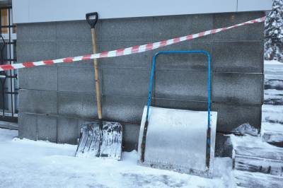 Депутат из Новосибирска отказалась убирать снег во дворе не голосовавших за нее горожан - news.vse42.ru - Новосибирск