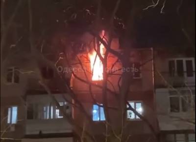 Многоэтажка загорелась в Одессе, квартира превратилась в факел: видео пожара, известно о пострадавших - odessa.politeka.net - Одесса