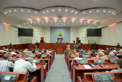 Украина запланировала провести в ДНР и ЛНР люстрацию - lenta.ru - ДНР - ЛНР - Донецкая обл.