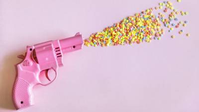 Ребенок расплавил игрушечный пистолет зажигалкой и вызвал сильный пожар в Марксе - riafan.ru