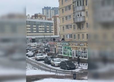 Анна Митянина - Бабушка вышла на минуту: 5-летняя девочка в Петербурге упала из окна 13 этажа и погибла - province.ru - Санкт-Петербург