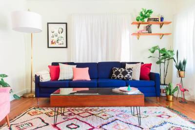 Как вписать яркий диван в интерьер: советы, которые сделают комнату стильной - 24tv.ua