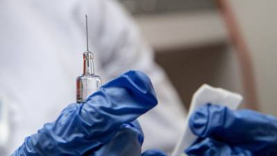 Николай Дубинин - «Приоритет отдается уязвимым группам»: нужно ли делать прививку переболевшим коронавирусом? - mir24.tv