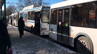 ДТП с тремя пассажирскими автобусами произошло в Великом Новгороде - m24.ru - Великий Новгород - район Истринский