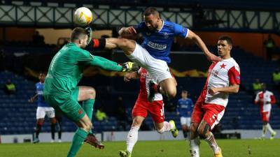 Вратарь Славии получил удар шипами в лицо во время матча – его окровавленного унесли с поля - 24tv.ua