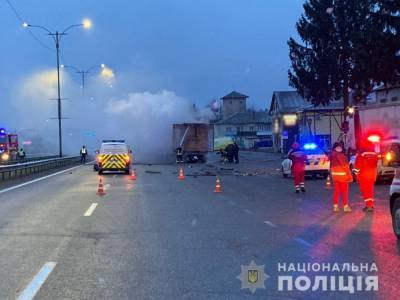 Ужасная трагедия под Уманью: легковушка врезалась в фуру и загорелась, есть погибший - from-ua.com - Киев - Одесса - Черкасская обл.