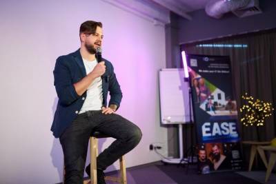 Fuckup night by EASE. Четыре яркие истории бизнес факапов из первых уст - minfin.com.ua