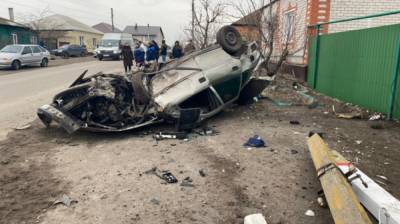 В воронежском райцентре автомобилист на Opel снёс столб и погиб - vestivrn.ru - Лиски