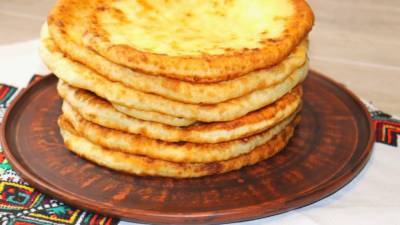 Сырные лепешки на кефире: вкусный рецепт для завтрака - 24tv.ua