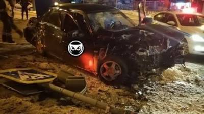 В Пензе ВАЗ превратился в груду металла после ночного ДТП - penzainform.ru - Пенза