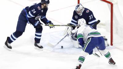Элиас Петтерссон - Джей Ти Миллер - «Ванкувер» разгромил «Виннипег» в матче НХЛ - russian.rt.com