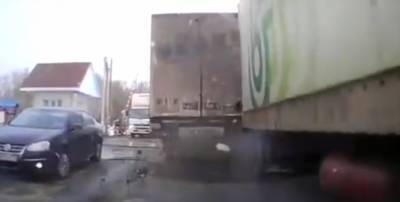 Без тормозов: появилось видео столкновения двух фур в Липецкой области - lipetskmedia.ru - Липецкая обл.