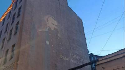 Федор Достоевский - Новое световое граффити показали на брандмауэре дома в Московском районе - piter.tv - Санкт-Петербург - р-н. Московский