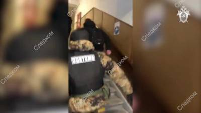 В Екатеринбурге возбуждены уголовные в отношении сотрудника таможни и представителя частной компании - piter.tv - Екатеринбург - Свердловская обл. - Уральск - Следственный Комитет