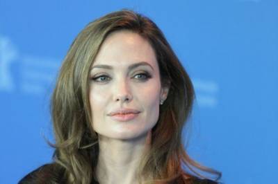 Анджелина Джоли - Уинстон Черчилль - Актриса Анджелина Джоли продала картину Черчилля за $11,5 млн - aif.ru - Англия - Лондон