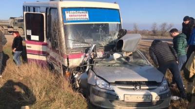 Появилось видео последствий смертельного ДТП с участием трех автомобилей в Крыму - riafan.ru - Крым - Саки