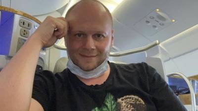 «Встал вплотную ко мне лицом»: известного авиапсихолога едва не избили в самолете - 5-tv.ru - Москва - Россия - Санкт-Петербург