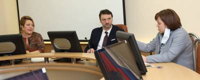 Владимир Путин - Виктор Неволин - Виктор Неволин встретился с родителями учащихся Новосельской школы - runews24.ru - Московская обл.