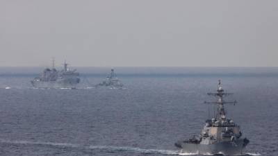 Два корабля ВМС США направились в Судан вслед за «Адмиралом Григоровичем» - politros.com - Россия - Судан