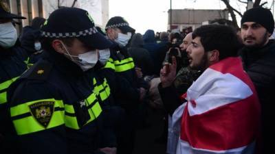 Михаил Саакашвили - Никанор Мелия - Семь человек задержаны во время акции в поддержку соратника Саакашвили - 5-tv.ru - Грузия