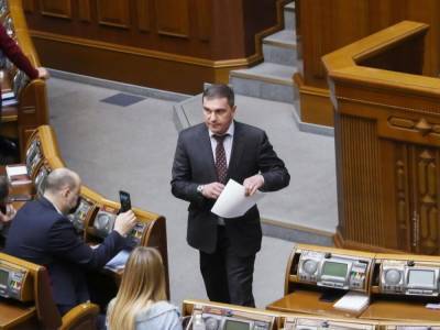 Мы должны не только пересмотреть систему пенсионного обеспечения, но и ограничить премии чиновникам – нардеп Бондарев - gordonua.com