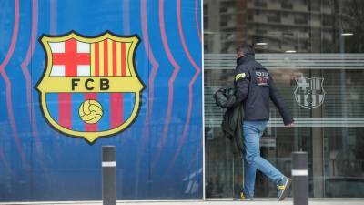 Обыски в офисах клуба и подозрения в коррупции: что известно о задержании экс-президента «Барселоны» Бартомеу - russian.rt.com